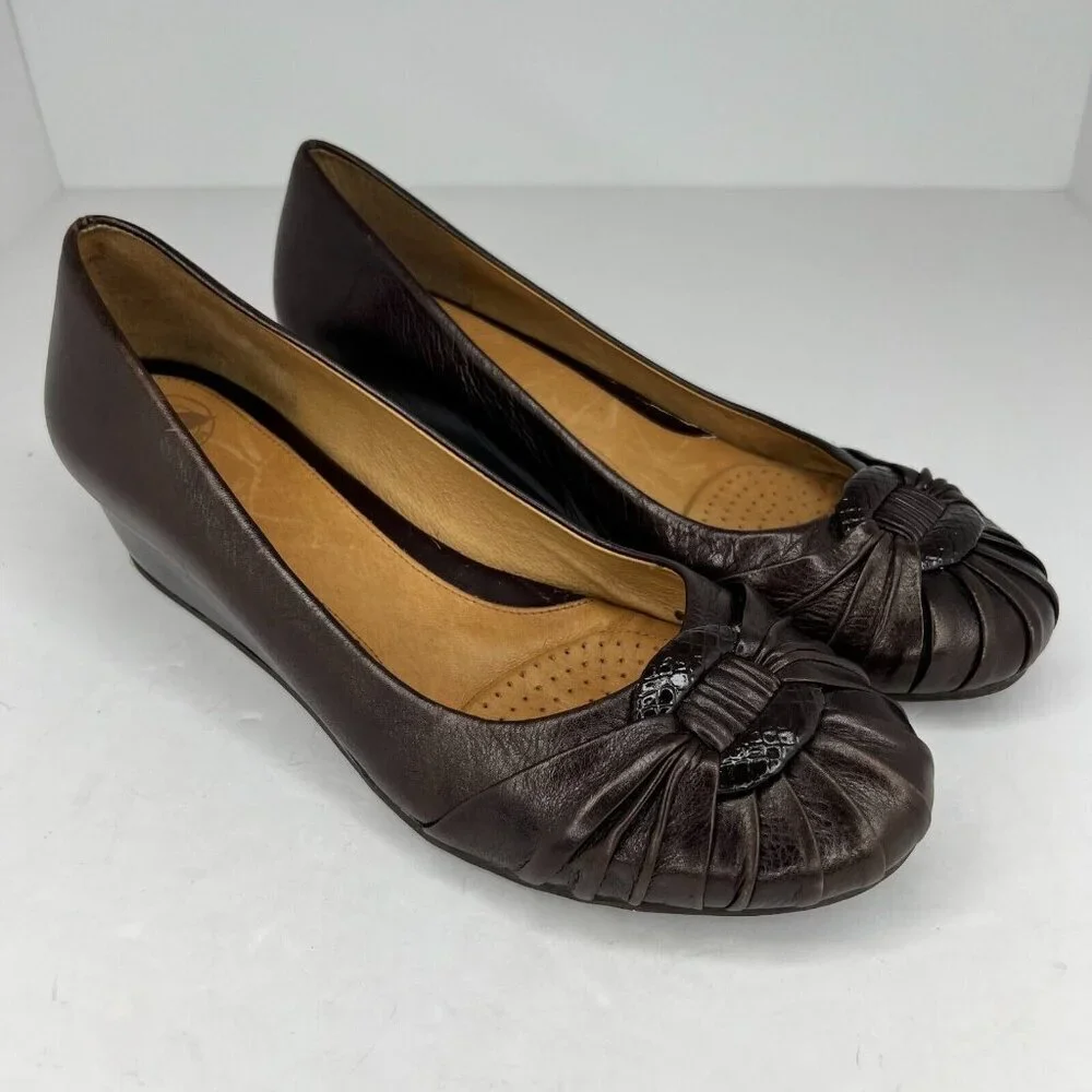 Nurture Womens Serene Brown Leather Low Casual Wedge Size 10 M Slip On Heels